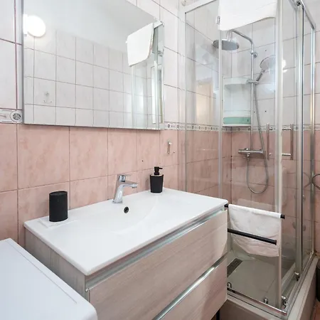 Appartamento With Parking Space - 22871 Zara