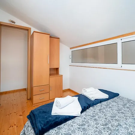 With Parking Space - 22871 זאדאר